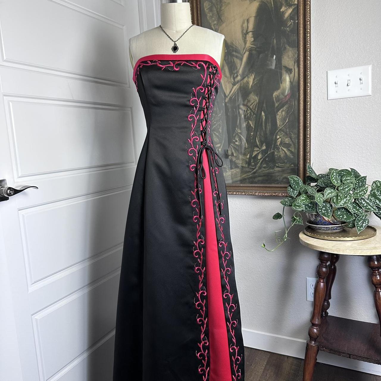 Black pink elegant delicate floral applique rhinestones vintage fashion long spaghetti strap satin ball gown evening dress party dress prom dress gh3677