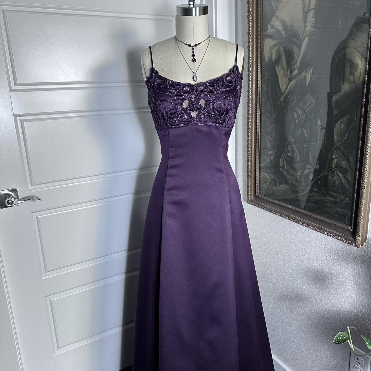 (Nicht vorrätig) Lila Vintage-Mode Elegantes, exquisites, perlenbesetztes, langes Spaghettiträger-Satin-Abendkleid mit Spaghettiträgern, Partykleid gh3676