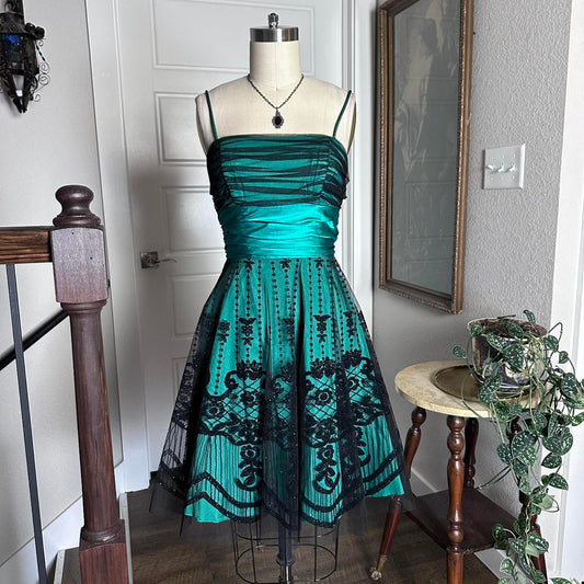 Girlhomeshops--Homecoming Dress Green and Black Vintage Prom Dress Velvet Floral Print gh5500