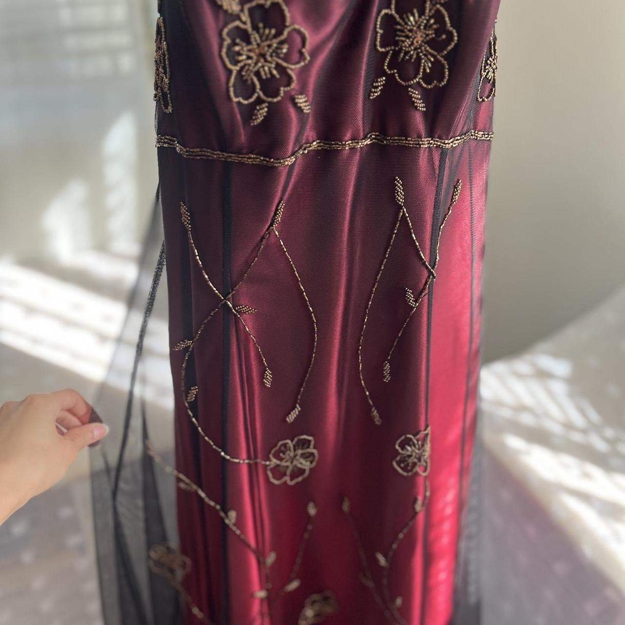 Robe de soirée longue en satin et tulle bordeaux à fleurs et perles exquises gh4294