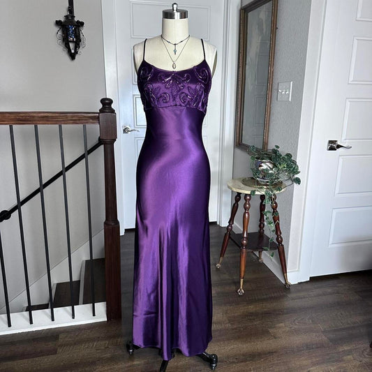 Robe de soirée longue en satin violet foncé, élégante et délicate, à perles, style vintage, robe de bal, robe de fête d'anniversaire, robe de remise de diplôme, gh3913
