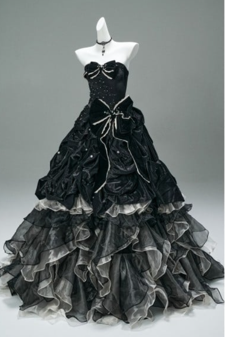 Girlhomeshops - Superbe robe de mariée rétro noire style victorien, longue, à volants, en tulle multicouche, longueur au sol, gh5662