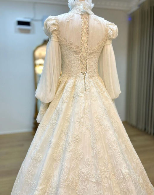 Vintage-Kleid mit Puffärmeln, Schleppe aus Spitze und Tüll | Edwardianisches Ballkleid im Maxi-Stil mit hohem Kragen für Hochzeit, Braut, Gala und Ball gh6409