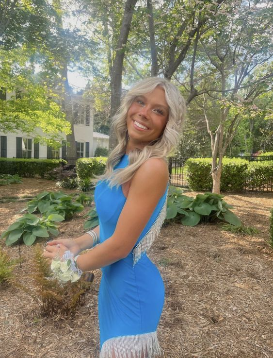 Robe de soirée élégante bleue à col licou et à pampilles gh2861