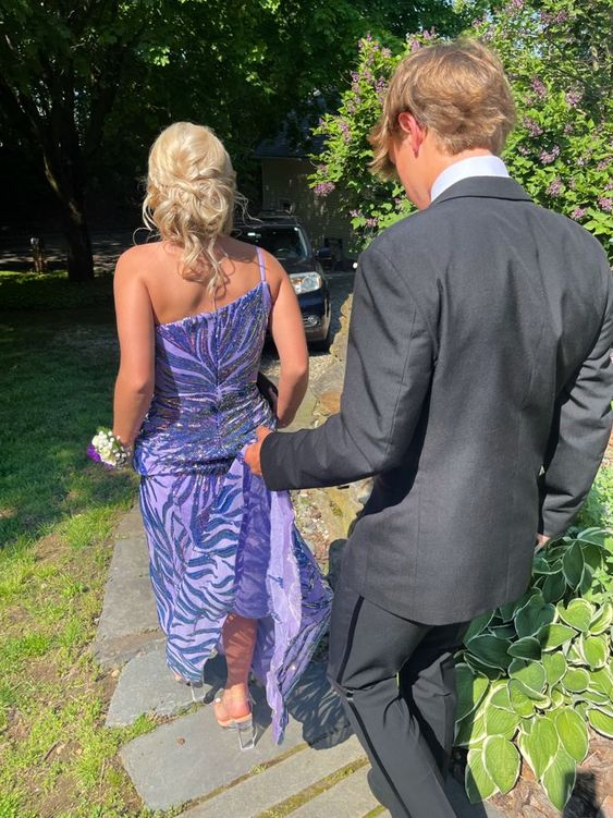 Robe de bal à paillettes violette à une épaule gh2873