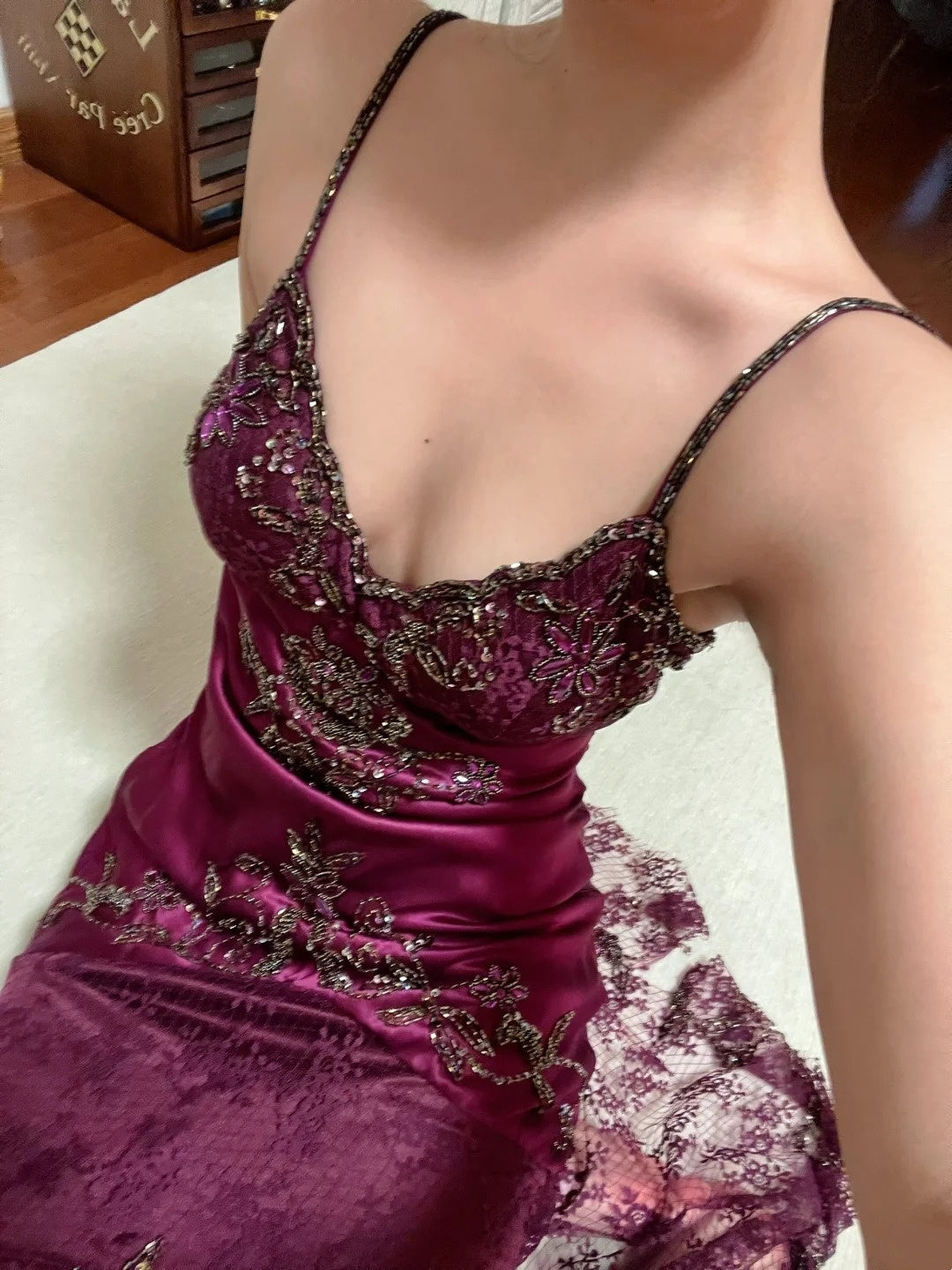 girlhomeshops-Burgundy Satin Lace Paneled Spaghetti Straps High-Low Midi Dress with Beading and Sequins gh6308