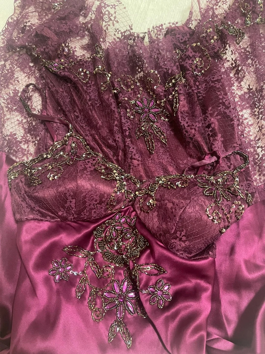 girlhomeshops-Burgundy Satin Lace Paneled Spaghetti Straps High-Low Midi Dress with Beading and Sequins gh6308