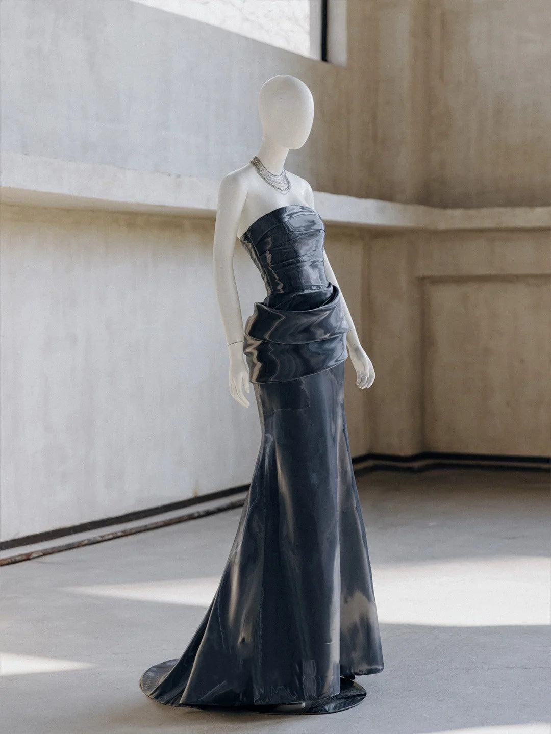 Robe de soirée longue en satin Y3K style gothique cybermécanique bleu métal liquide déesse gh4545