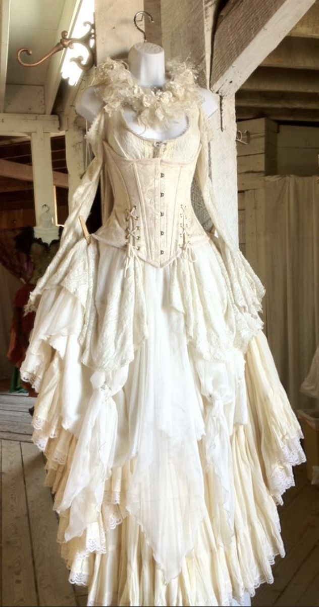 Off-White Lace Lace-Up Tiered Long-Sleeve Vintage Gown gh6404