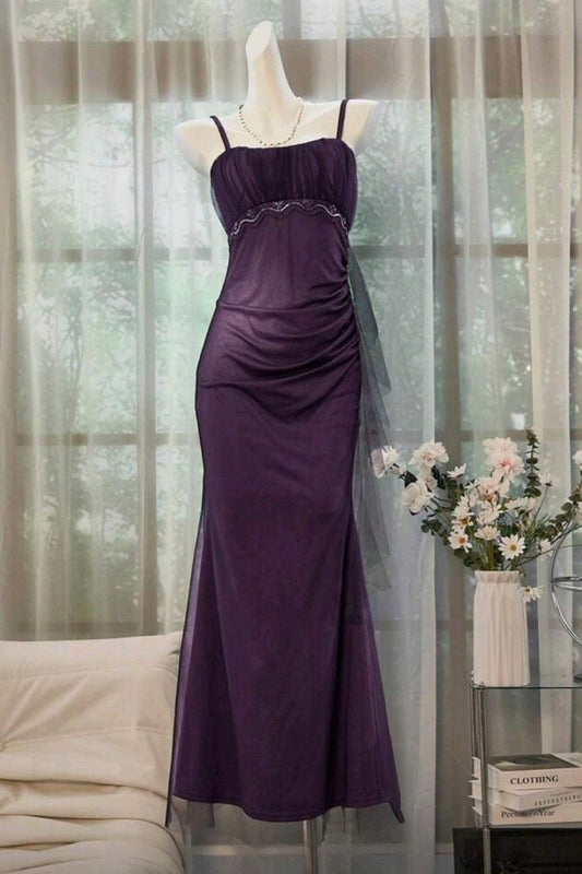 Robe sirène à bretelles en tulle violet foncé : bordure en dentelle, coupe ajustée et froncée, robe maxi fluide idéale pour une soirée romantique (gh6606)