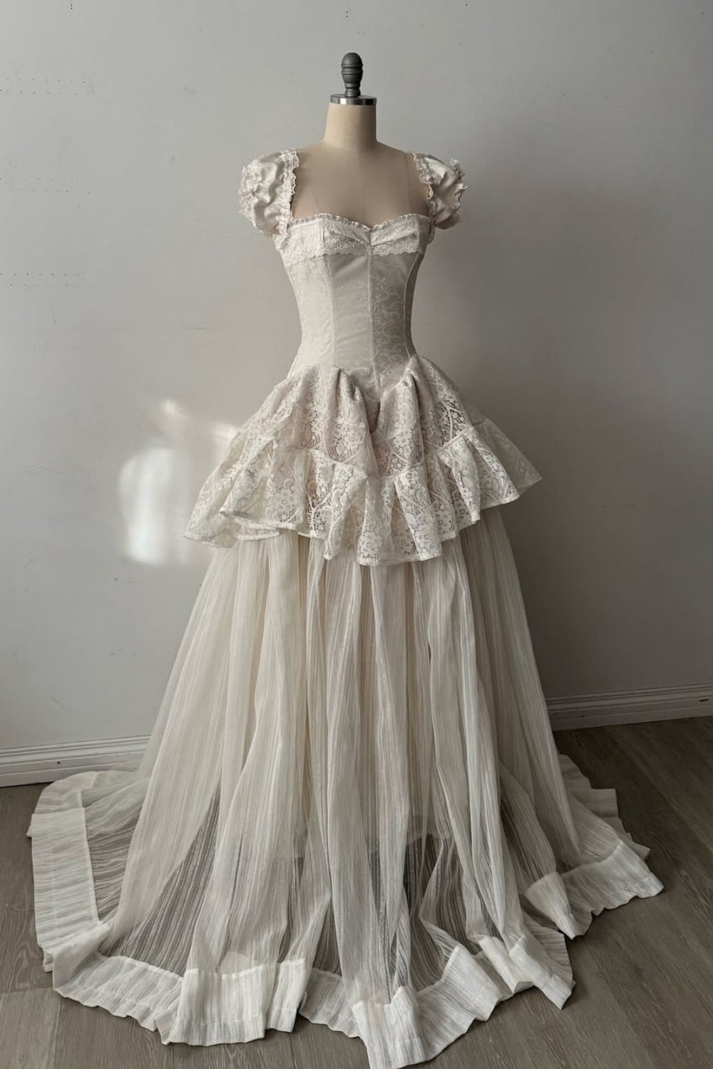 girlhomeshops-White vintage elegant ball gown/wedding dress  gh6182
