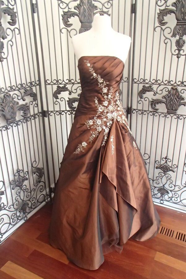 Robe de soirée longue élégante en satin avec appliques vintage marron et superbe gh3313