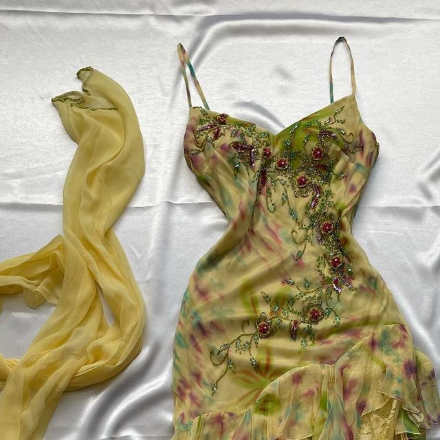 Yellow fashion elegant exquisite beaded spaghetti strap tulle long ruffled lace ball gown evening dress party dress prom dress gh3187