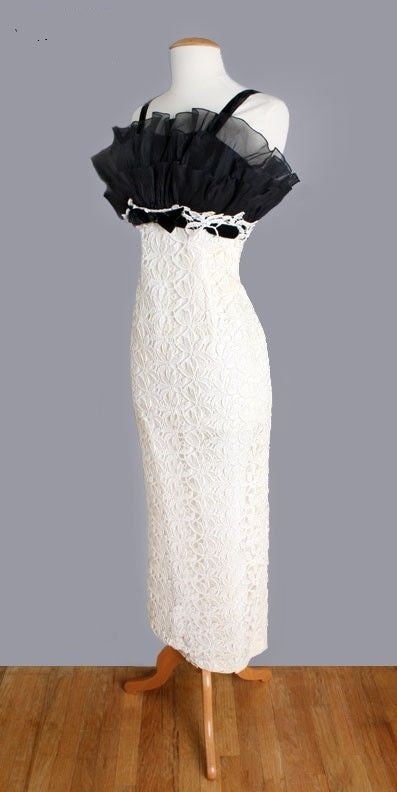 girlhomeshops--Black And White Simple And Fashionable Short Lace Homecoming Dress gh5643