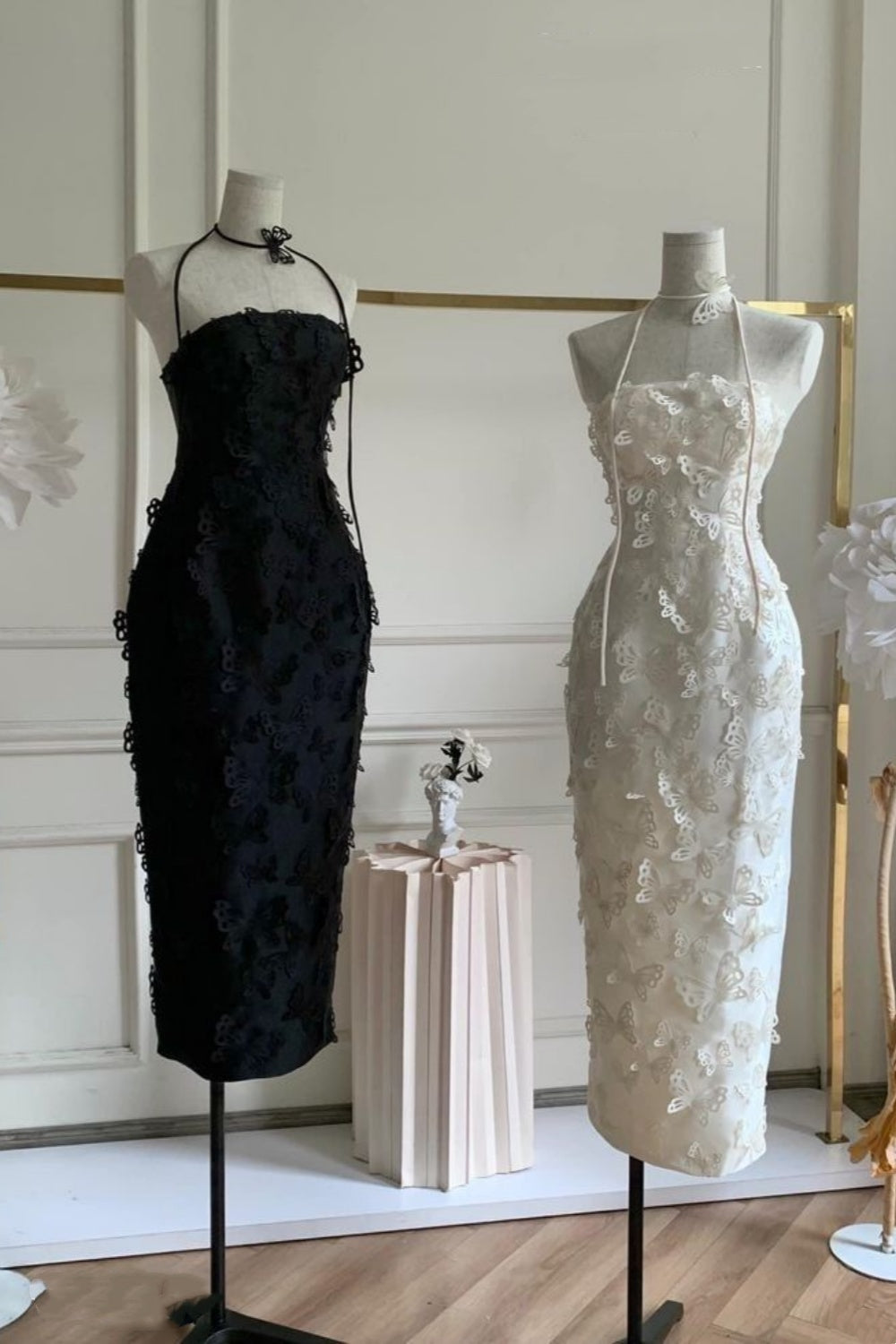 girlhomeshops-Homecoming-Kleid, weiß/schwarz, Schmetterlingsapplikation, mittellanges Satin-Ballkleid, Abendkleid, gh5747