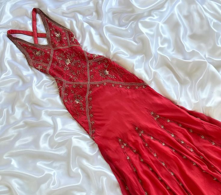 Scarlet Red Gold Embroidery Cross-strap Gown: Diamond Pattern, Jacquard Trim, Evening Retro Dress gh6610