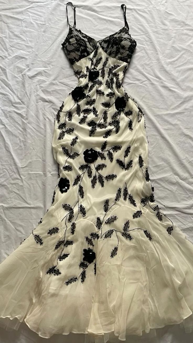 Girlhomeshops - Robe de soirée longue en mousseline de soie, blanche et noire, avec perles exquises, gh5092