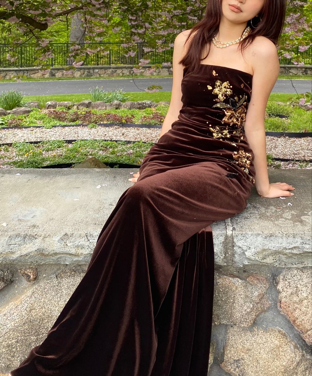 Robe bandeau en velours marron foncé doré : coupe sirène ajustée, ornement floral, robe longue de soirée rétro de luxe gh6605
