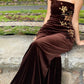 Robe bandeau en velours marron foncé doré : coupe sirène ajustée, ornement floral, robe longue de soirée rétro de luxe gh6605