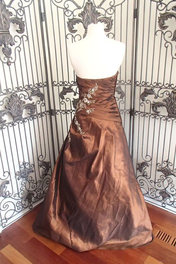Robe de soirée longue élégante en satin avec appliques vintage marron et superbe gh3313
