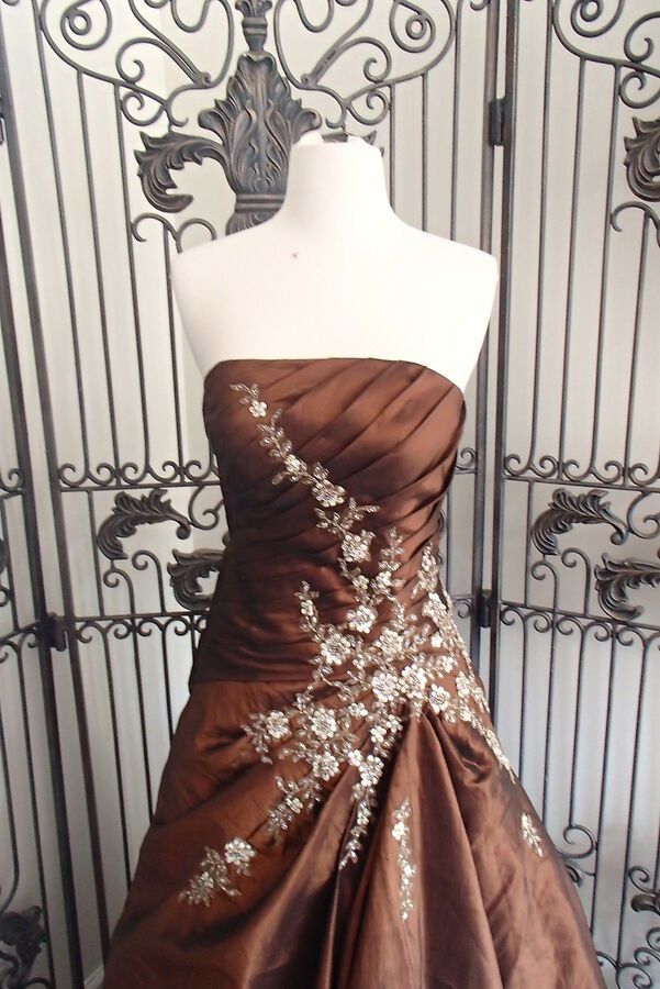 Robe de soirée longue élégante en satin avec appliques vintage marron et superbe gh3313