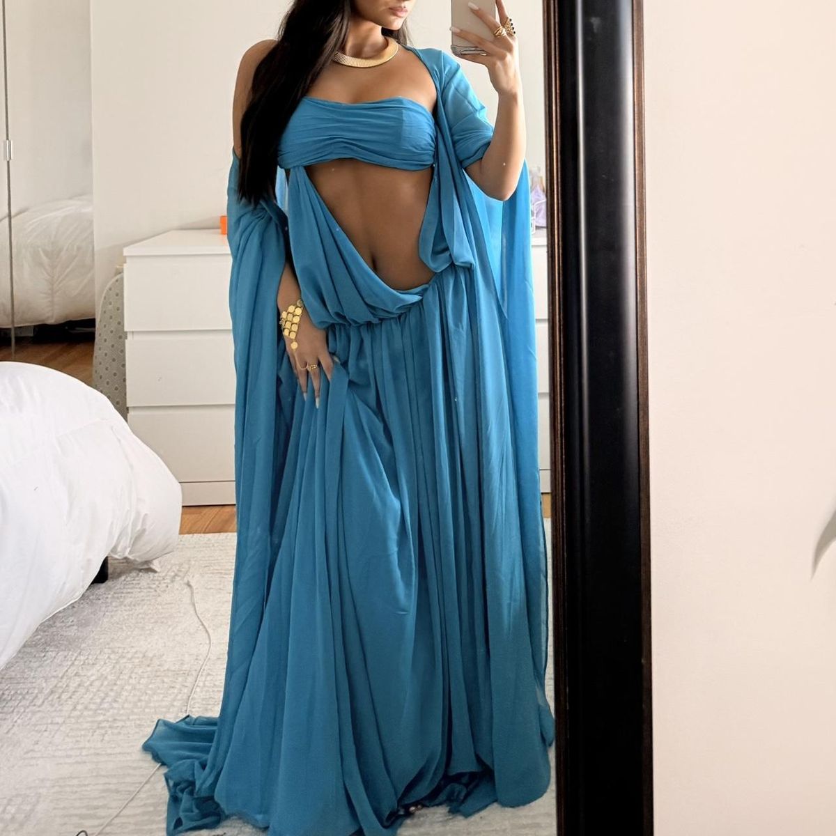 Glamouröses türkisfarbenes Maxikleid mit Cut-outs | Trägerloses, fließendes Kleid mit weiten Ärmeln, Urlaubskleid gh6456