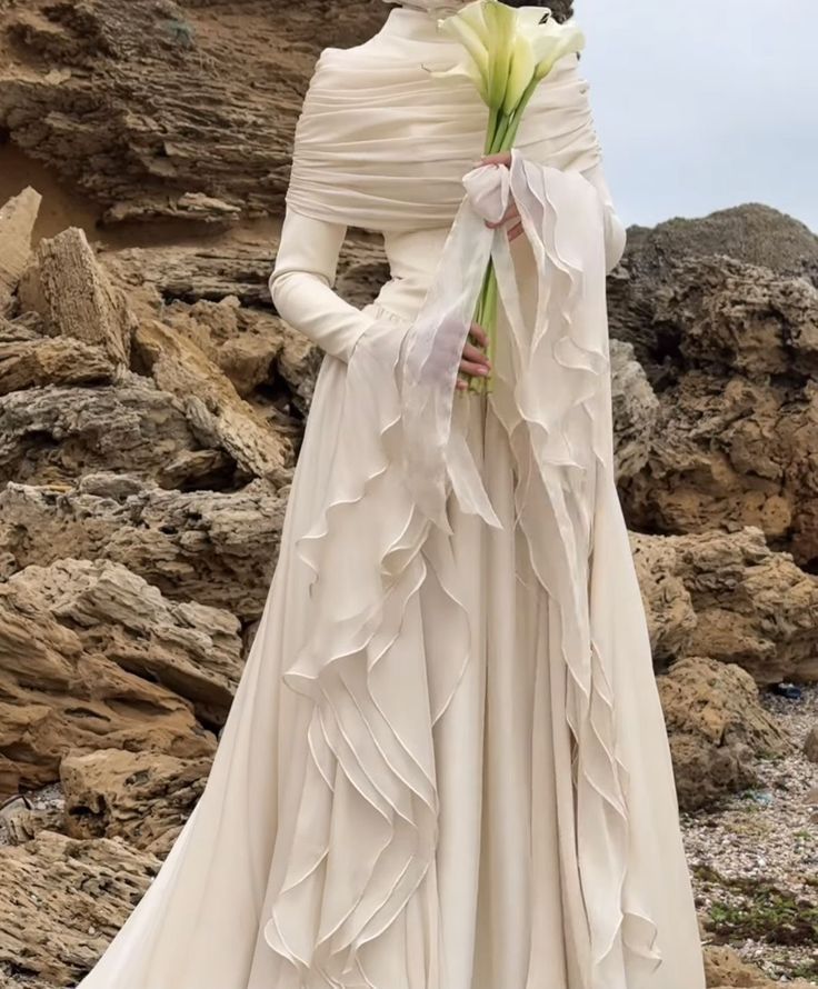 Champagnergoldenes, gestuftes, tailliertes Abendkleid mit ausgestellten Ärmeln gh6405