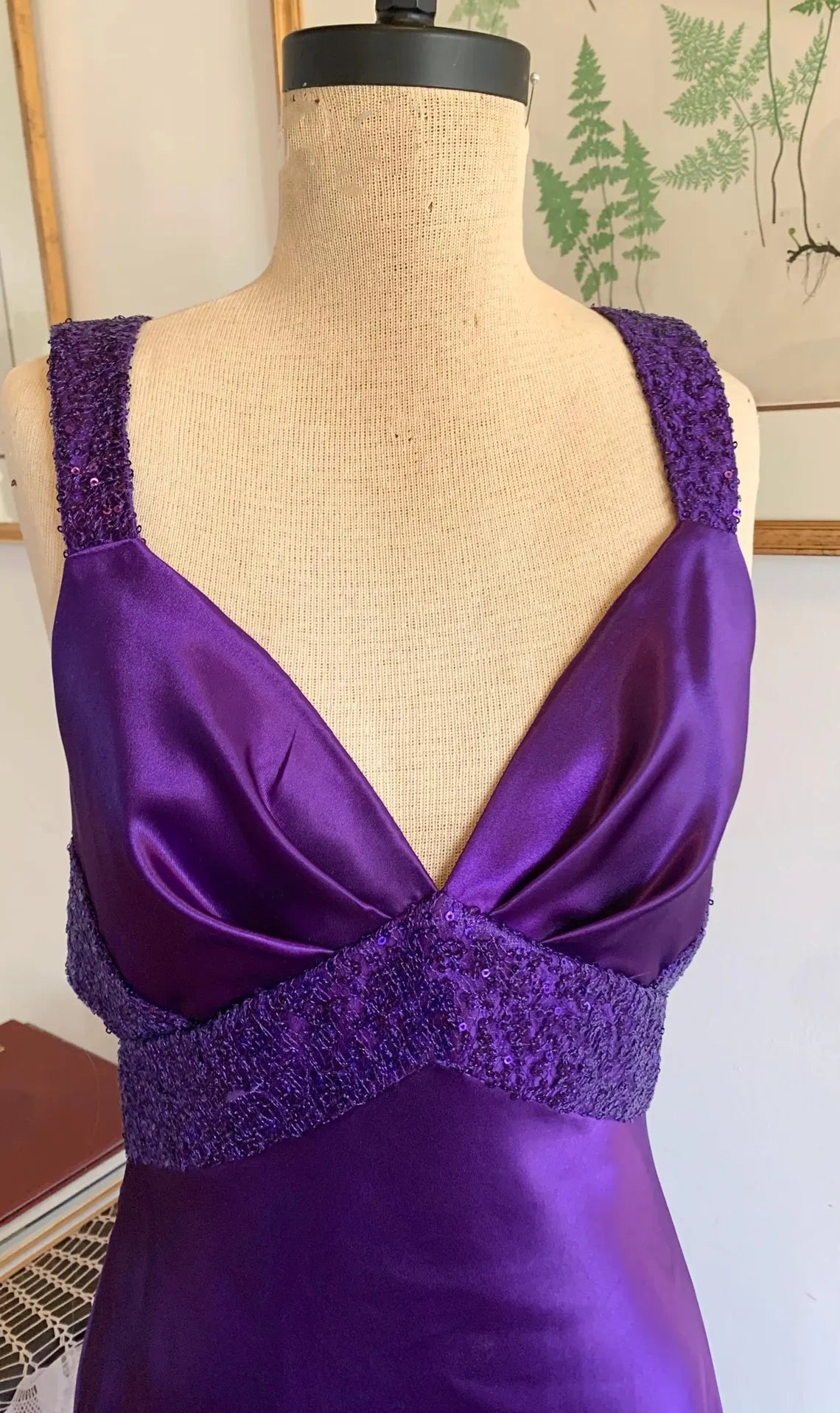 Lila Retro-Mode V-Ausschnitt Elegant Exquisite Pailletten Langes Bodenlanges Satin Ballkleid Abendkleid Party; Kleid gh3448