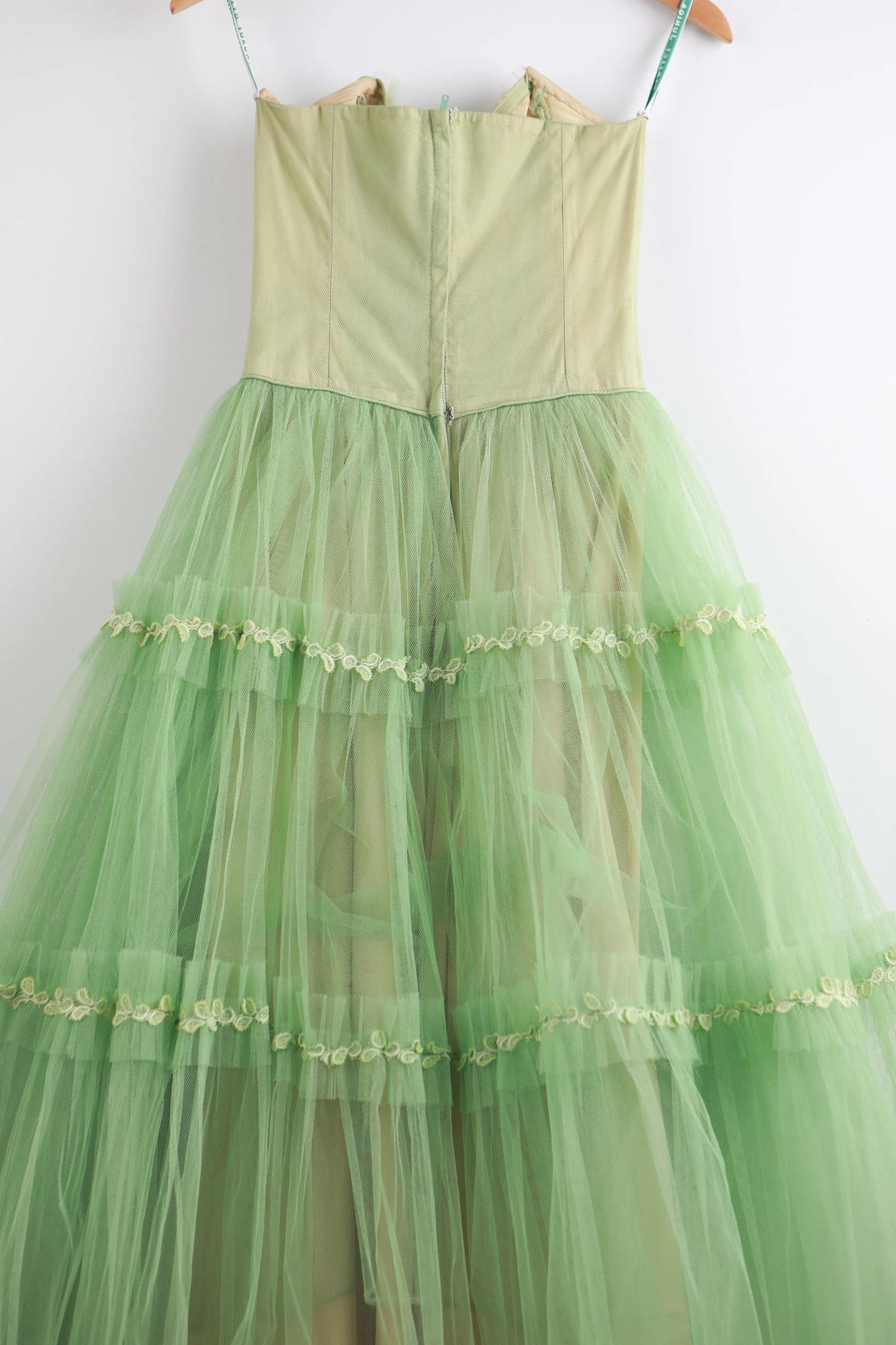 Light Green Retro Elegant Sweet Exquisite Lace Long Tulle Prom Dress Evening Gown Fairy Graduation Dress gh3671