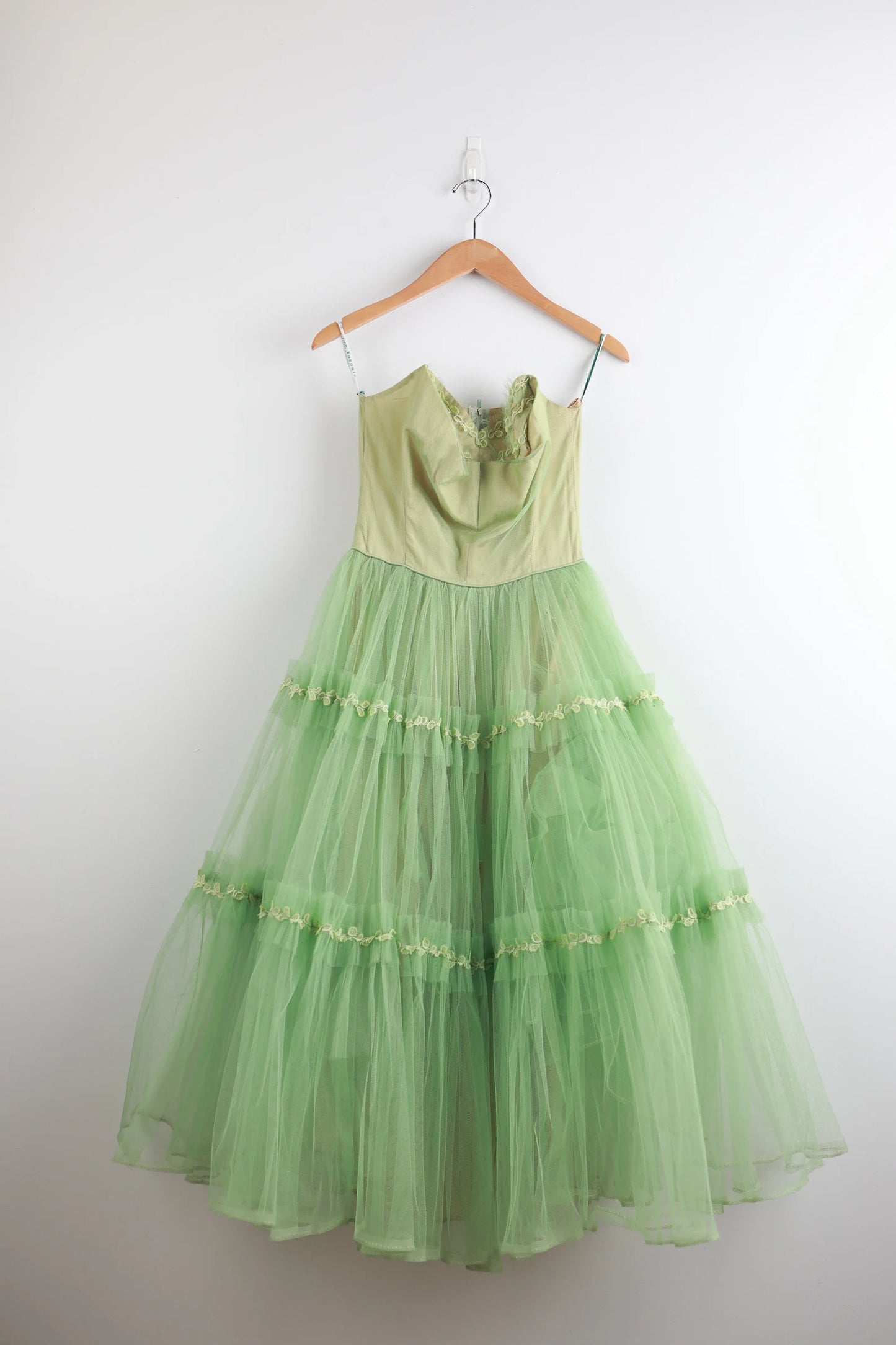 Light Green Retro Elegant Sweet Exquisite Lace Long Tulle Prom Dress Evening Gown Fairy Graduation Dress gh3671