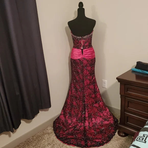 Wunderschönes, elegantes, exquisites, perlenbesetztes, bodenlanges Ballkleid aus Satin im Retro-Stil in Rosa, Abendkleid gh3447