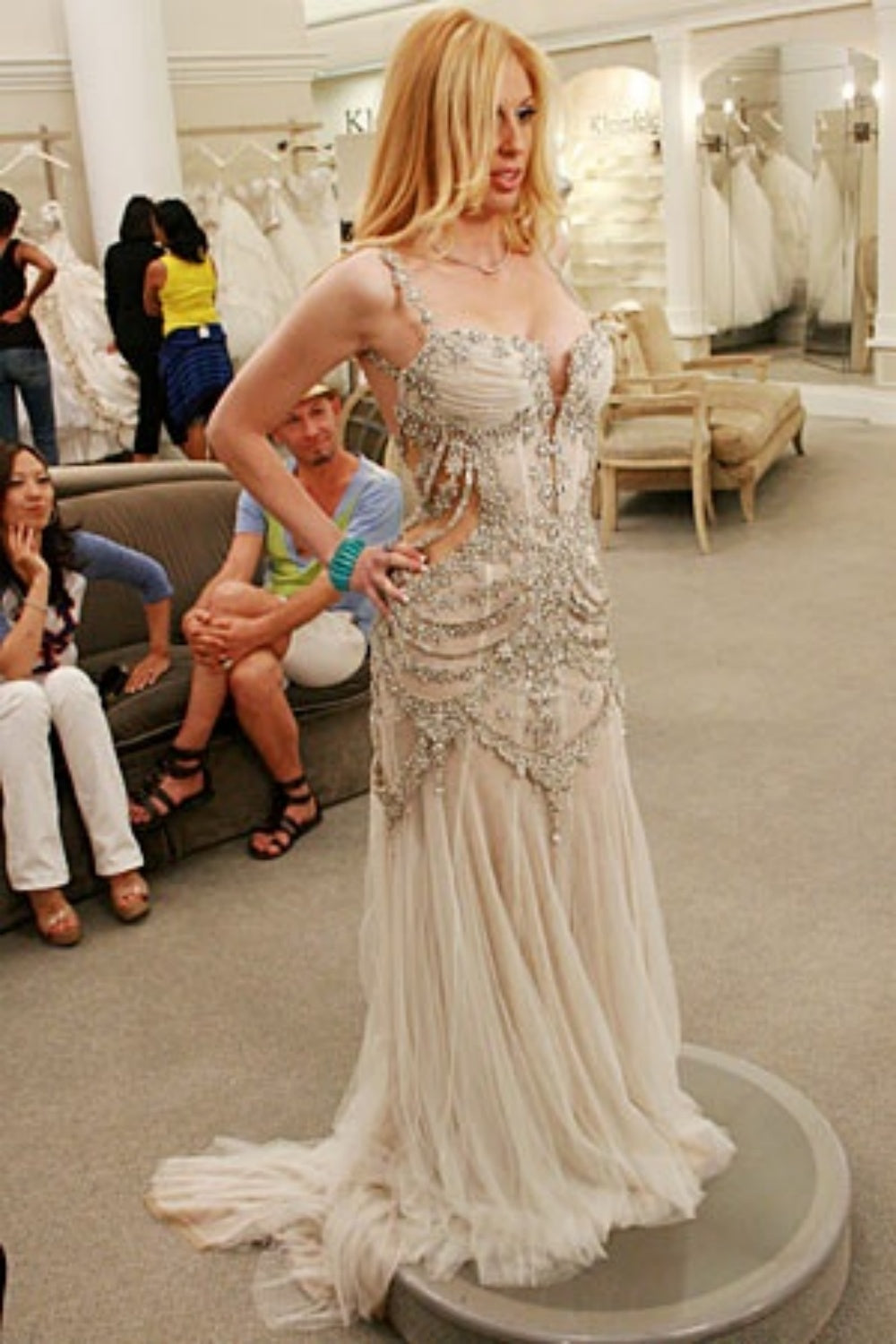 Girlhomeshops - Robe de mariée blanche ivoire exquise robe de bal longue en tulle à dos ouvert et perles robe de mariée gh5468