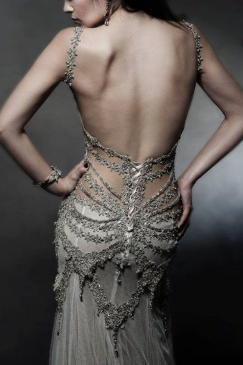 Girlhomeshops - Robe de mariée blanche ivoire exquise robe de bal longue en tulle à dos ouvert et perles robe de mariée gh5468