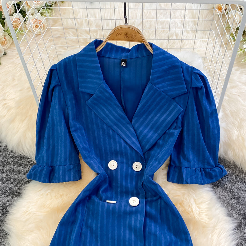 Blaues zweireihiges gestreiftes Kleid 10899