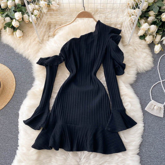 Black One-Shoulder Long-Sleeved Dress Fashion Dress  10871