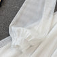 Weißes kurzes Kleid mit V-Ausschnitt, A-Linie, langärmliges Kleid 10819 