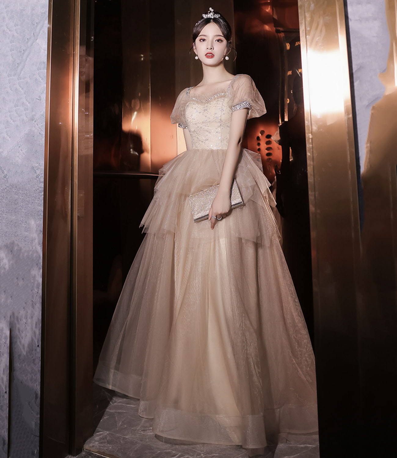 Robe de soirée longue en tulle à paillettes et jolie ligne A 10413