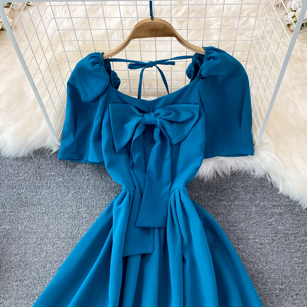 Niedliches kurzes Kleid mit Schleife in A-Linie 10696