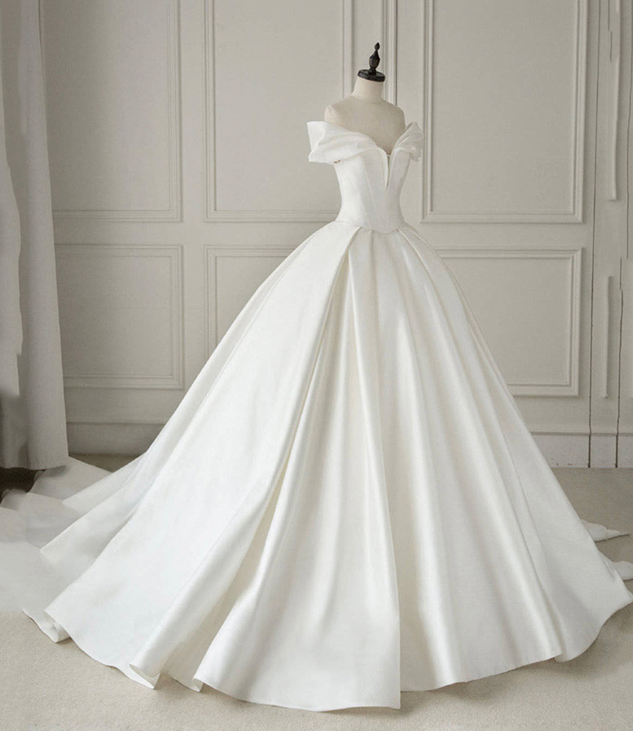 Weißes langes Ballkleid-Hochzeitskleid aus Satin 8805