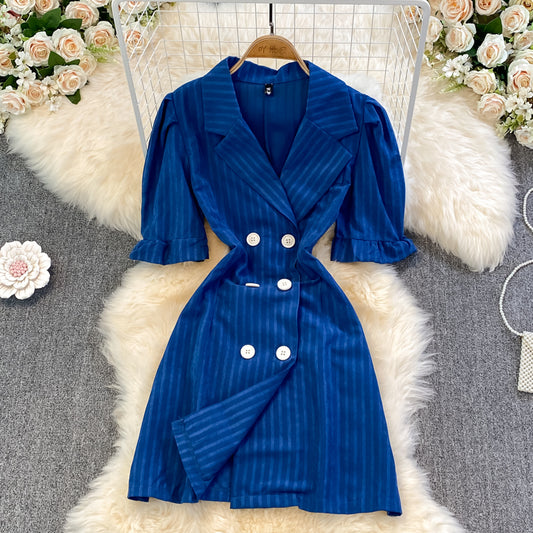 Blaues zweireihiges gestreiftes Kleid 10899