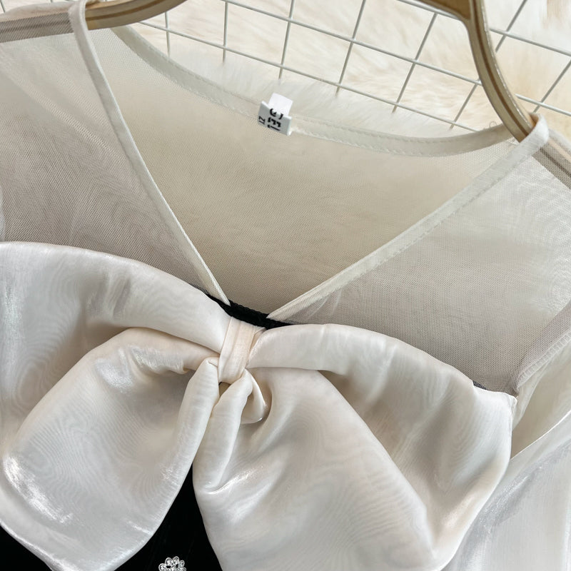 Süßes Langarmkleid mit V-Ausschnitt und Schleife Schwarzes Modekleid 10883