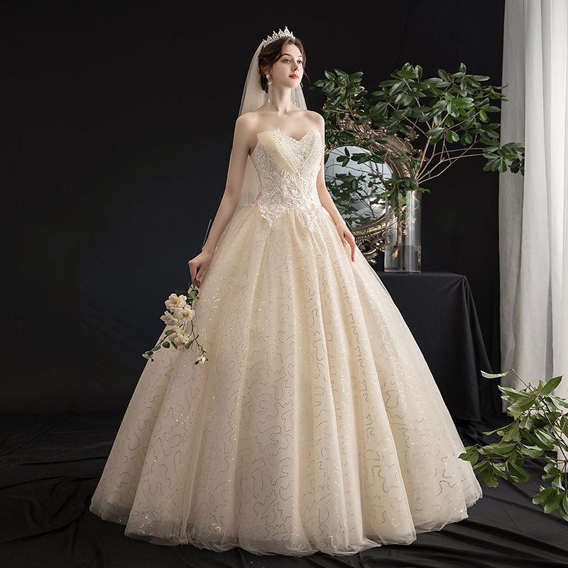 Langes Ballkleidkleid aus champagnerfarbenem Tüll mit Pailletten 10087