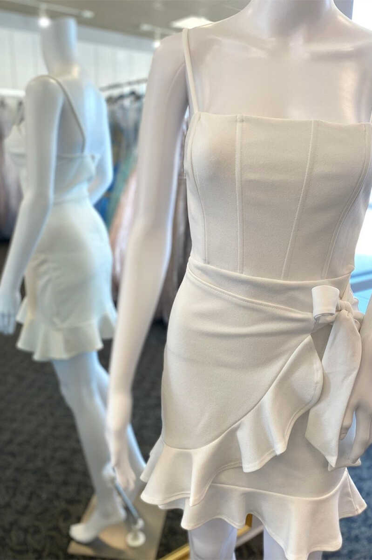 Robe de soirée courte blanche à bretelles spaghetti et volants gh1424