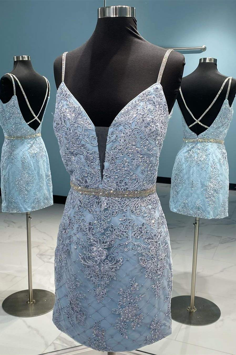Robe de soirée moulante brodée bleu clair à bretelles gh1479