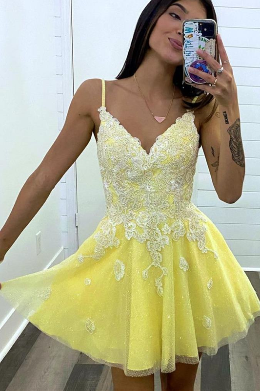 Robe de soirée courte princesse jaune en dentelle avec appliques en forme de A gh1493