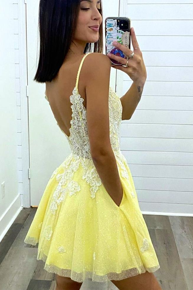 Robe de soirée courte princesse jaune en dentelle avec appliques en forme de A gh1493