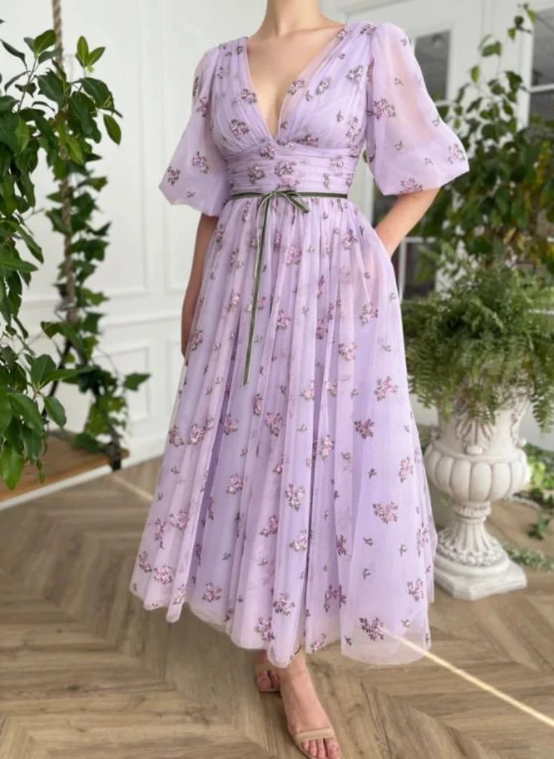 Lavendel-Tüll-Abschlussballkleid, Tüllkleid Abschlussball, V-Ausschnitt Puffärmel Abschlussballkleid, Hochzeitskleid, Brautjungfernkleid, Mesh-Prinzessinkleid, Plusgröße gh1822