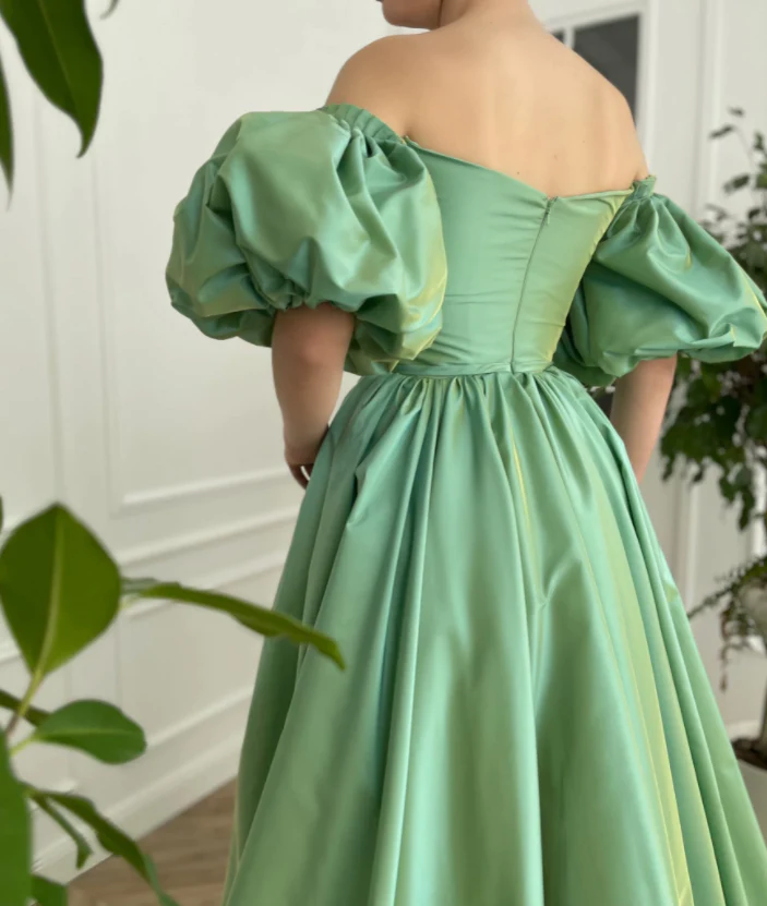 Smaragdfarbenes schillerndes drapiertes Kleid gh1842