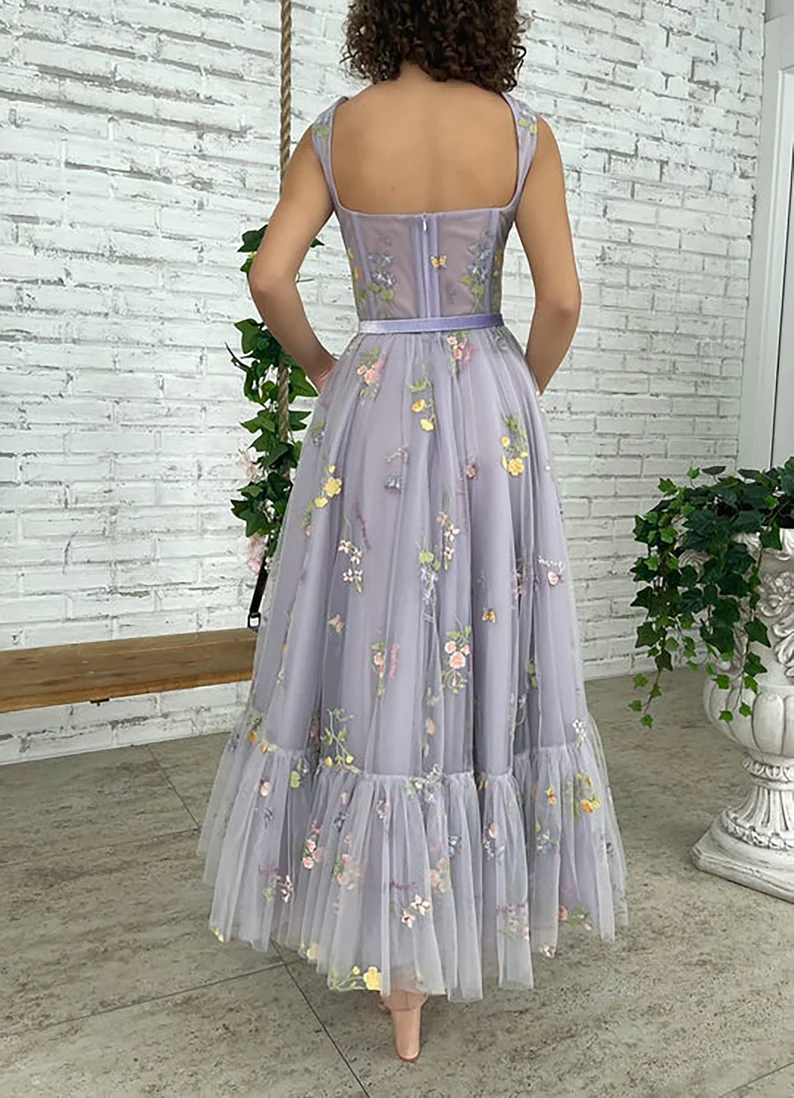 Tüll-Abschlussballkleid mit lila Stickereien, Schatzträgern, wadenlanger Tüll-Ballkleid-Hochzeitskleid, Feen-Abschlussballkleid gh1820