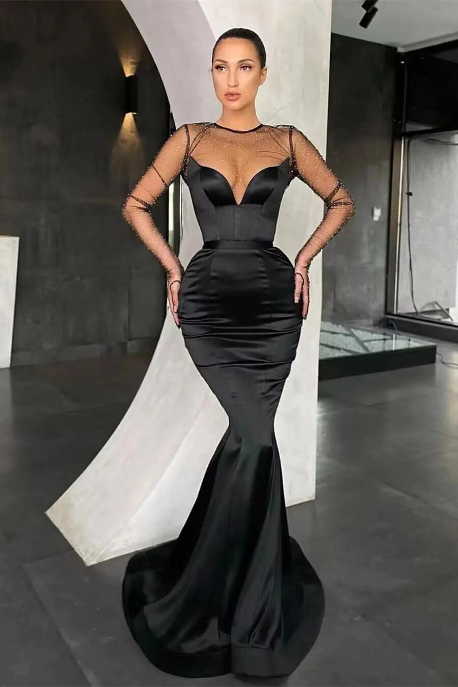Schwarzes Abendkleid mit V-Ausschnitt und langen Ärmeln und Perlen Online gh2059